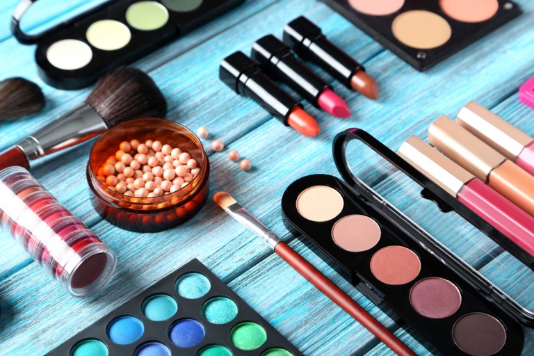 agence-thaly-maquillage-une