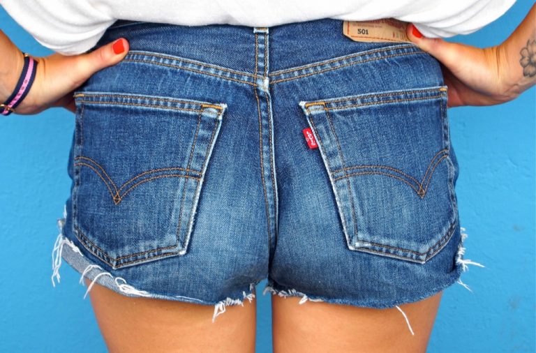 3 traitements maison pour atténuer la cellulite avant la saison des mini-shorts!