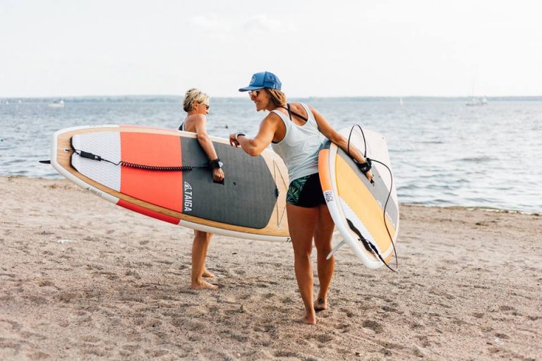 On profite de la fin de l&rsquo;été pour (re)découvrir le surf et le SUP!